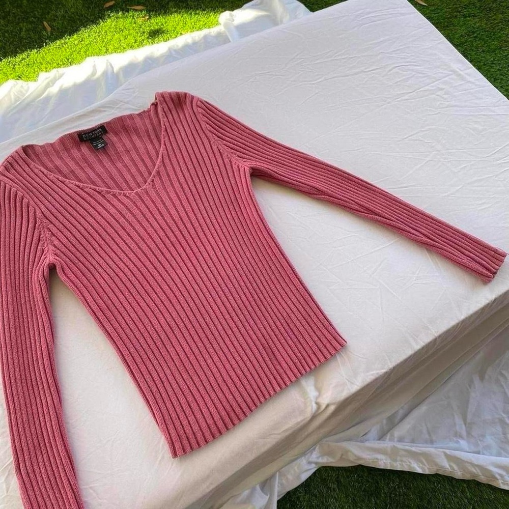 sweater - Picture 4 of 5